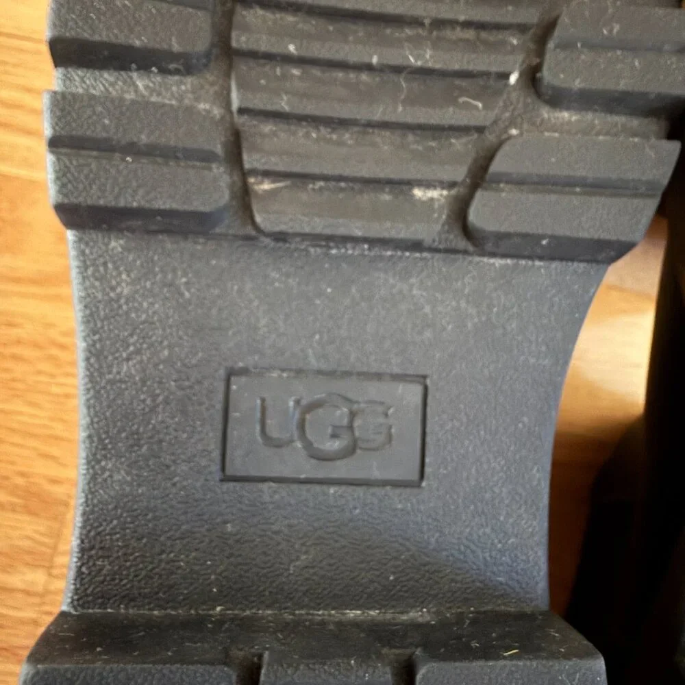 UGG Women's Black Chelsea Boots - Picture 13 of 16